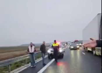 Autocar cu zeci de copii, răsturnat pe drumul expres