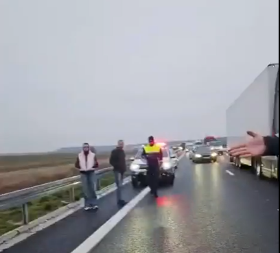 Autocar cu zeci de copii, răsturnat pe drumul expres