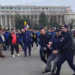 Luat pe sus de jandarmi de la protestul minerilor