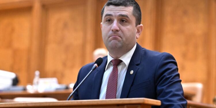 Ministrul care ne bagă în război… are vorbele la el