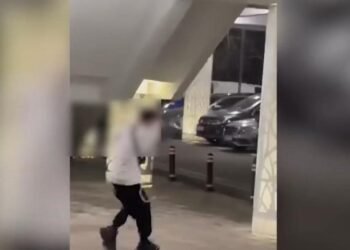 Percheziții la adolescentul din Craiova care a tras cu pistolul într-o parcare de mall