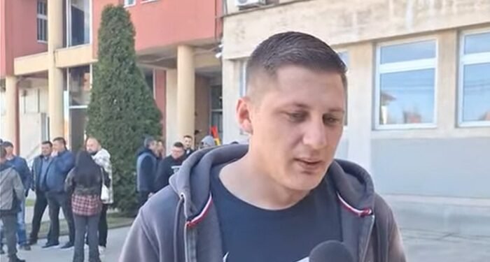 Concediații au luat CEO cu asalt: Vrem să știm cum s-au făcut listele