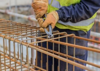 Firme din Craiova fac sute de angajări. Cele mai multe locuri de muncă sunt în construcții și industrie