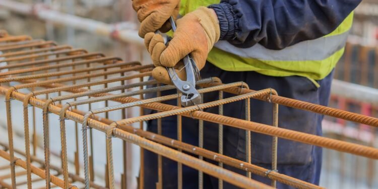 Firme din Craiova fac sute de angajări. Cele mai multe locuri de muncă sunt în construcții și industrie