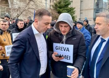 Ivan cere sute de concedieri la birouri, ca să salveze personal din producție