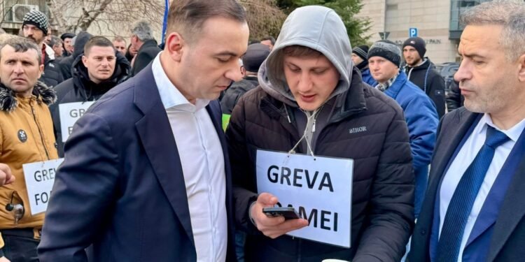 Ivan cere sute de concedieri la birouri, ca să salveze personal din producție