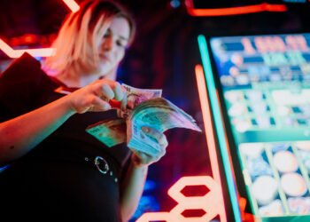 Craiova alege între închiderea sălilor de jocuri și o mie de joburi. Cum votezi?