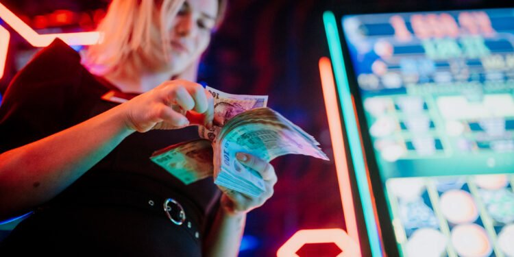 Craiova alege între închiderea sălilor de jocuri și o mie de joburi. Cum votezi?