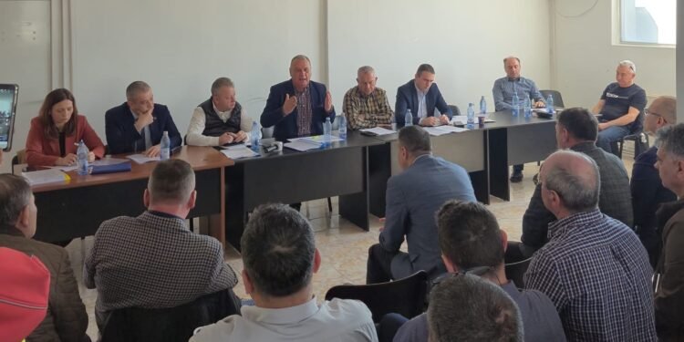 Lider: Dacă trimitem tinerii acasă și ținem pensionarii, suntem bătuți în cap