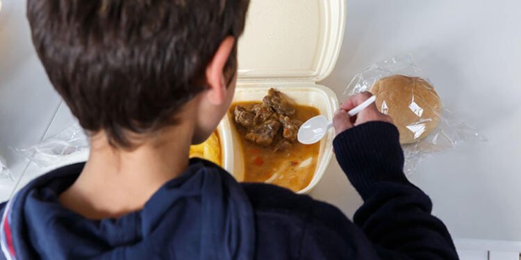 Controverse uriașe la Târgu Jiu. Firmele se bat pe masa caldă pentru elevi!