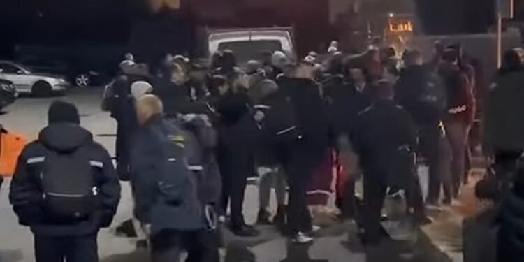 Zeci de autocare pline cu mineri și energeticieni au plecat spre București: „Nu cerem privilegii, cerem normalitate”