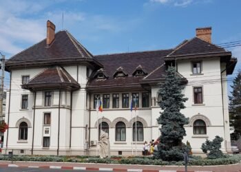 Concedieri masive la primăriile Târgu Jiu și Motru