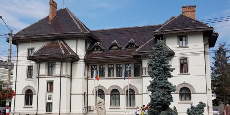 Concedieri masive la primăriile Târgu Jiu și Motru