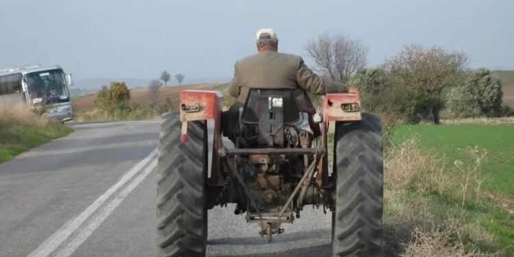 Beat pe tractor, în drum spre biserică. Lanț de infracțiuni!