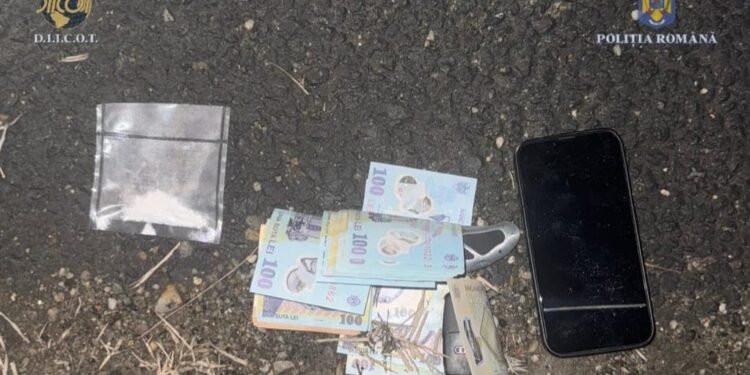 Elev de 17 ani din Craiova, împins de propriul tată în lumea drogurilor