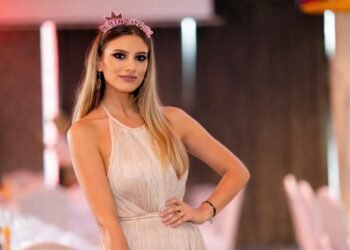 Frumoasa asistentă care nu a mai suportat presiunea vieții