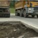 Drum din Gorj, în pericol de prăbușire: groapă de câțiva metri pe ruta Motru–Slivilești. Risc pentru trafic și costuri noi din bani publici