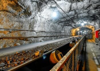 Statul român va pierde controlul pe grafitul de la Baia de Fier