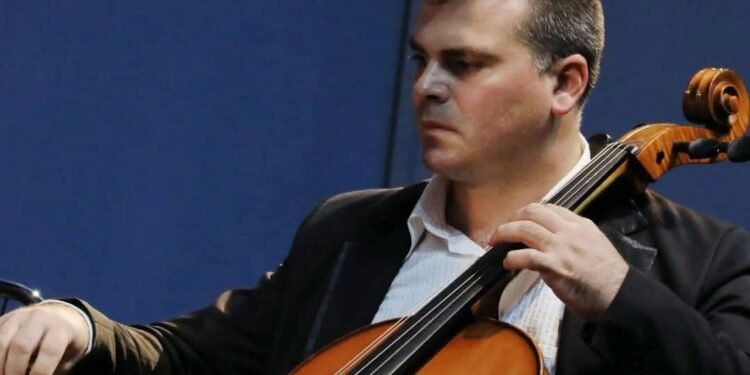 Profesor iubit și artist, găsit fără suflare pe marginea drumului. Avea doar 41 de ani. Primele ipoteze!