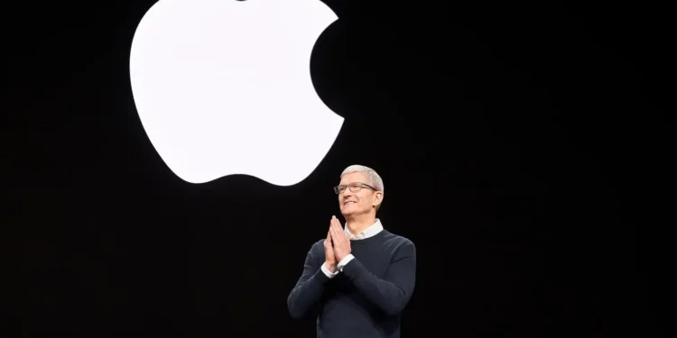 Apple, sub conducerea lui Tim Cook: creștere record de la 350 la 4.000 miliarde dolari