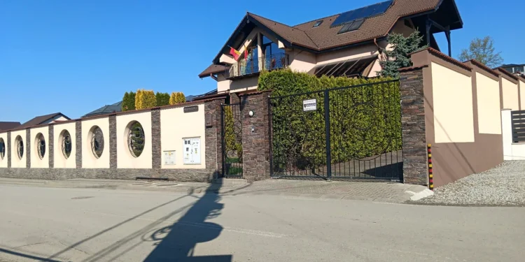 Percheziții la vila unui președinte de consiliu județean