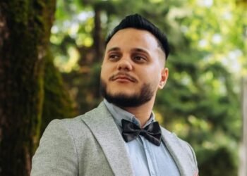 Romeo, tânărul tată care dă țepe cu trei copii după el