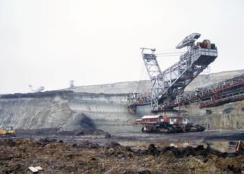 EXCLUSIV | Complexul Energetic Oltenia vinde ca fier vechi un excavator gigant de 1.645 tone – semnal clar al colapsului din minerit