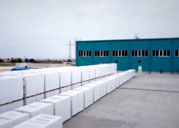 Fabrica de materiale de construcții de la Târgu-Cărbunești intră în producție. Primele blocuri ceramice ies de pe linie în această săptămână