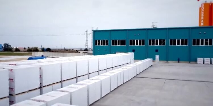 Fabrica de materiale de construcții de la Târgu-Cărbunești intră în producție. Primele blocuri ceramice ies de pe linie în această săptămână