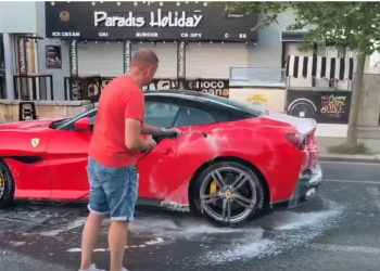 Val de ironii la adresa unui afacerist gorjean: „Fiță era dacă o spăla cu Moët și o clătea cu apă micelară!”