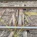 Tren deraiat la Craiova. Șine vechi de peste 40 de ani și traverse putrede!