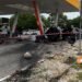 Două mașini au zburat într-o benzinărie după o depășire riscantă