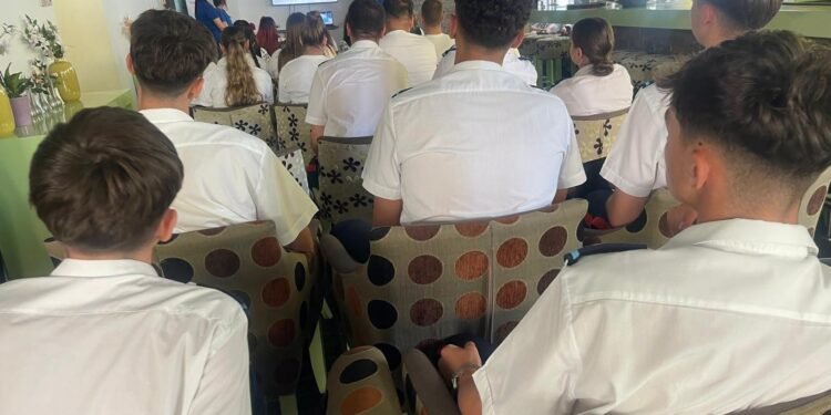 Elevă din Motru, prima admisă la Colegiul Național Militar „Tudor Vladimirescu” Craiova
