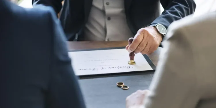 Soția l-a anunțat că divorțează. Ce a urmat este de necrezut!
