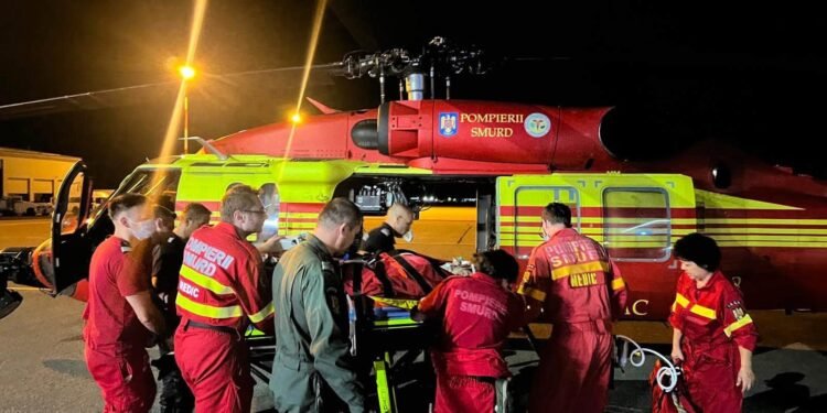 Misiune contracronometru! O tânără de 18 ani din Craiova, transportată cu un Black Hawk la București pentru a-i fi salvată viața