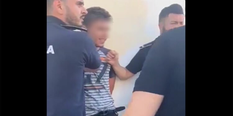 Doi gardieni, acuzați că l-au torturat pe ucigașul din Grădina Botanică din Craiova