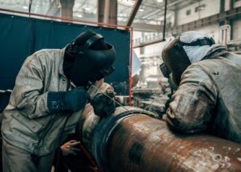 Electricieni, sudori și mecanici, plătiți cu salariul minim la o firmă din Gorj