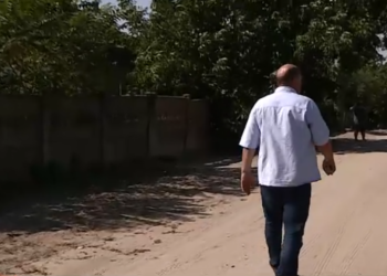 Primarul merge din poartă-n poartă: „Trageți tot din priză!”