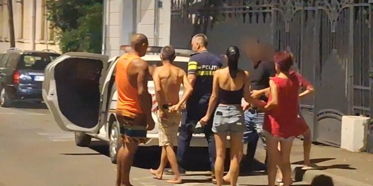 Doi bețivi au sunat la 112… să afle dacă sunt iubiți