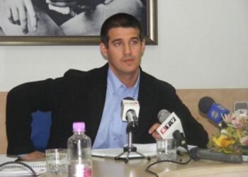 Val de demisii în consiliile locale și județene. Aleșii care lucrează la stat, puși să aleagă între funcția politică și carieră