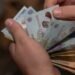 Indemnizație de 6.895 de lei pe lună, obținută cu venituri false