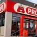 Scandal monstru la Profi, în Rovinari! A atacat un șofer, apoi și-a vărsat nervii pe o motocicletă