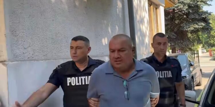 Primarul din Tismana, trimis în judecată. Acuzația, de doi bani!