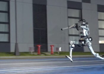 Roboții îi dau clasă lui Usain Bolt! Un umano­id chinez a „spulberat” recordul jamaicanului la 100 de metri