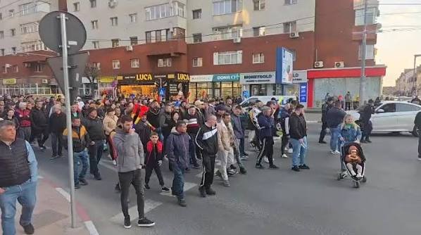 Gorjul pierde aproape 1.000 de salariați într-un an. Și salariile au scăzut: județul rămâne mult sub media națională!