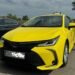 Clientul care a transformat cursa de taxi într-un coșmar: a furat mașina, a bătut șoferul și a plecat la volan cu numere false
