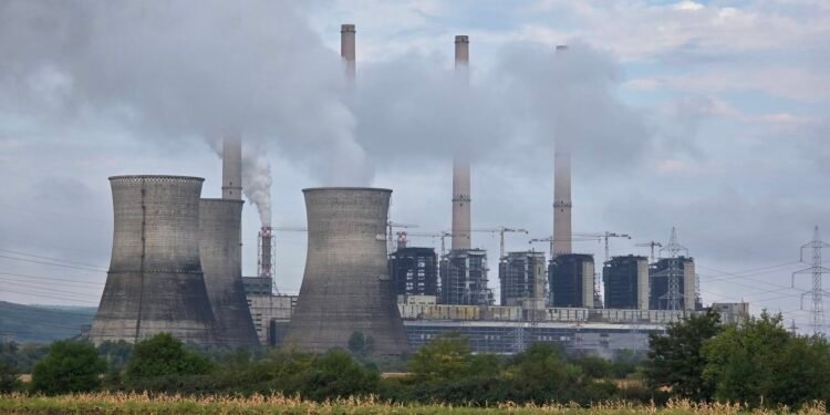 Lovitură pentru minerii și energeticienii din Oltenia: soarta termocentralelor, aruncată la CCR. România riscă miliarde de euro