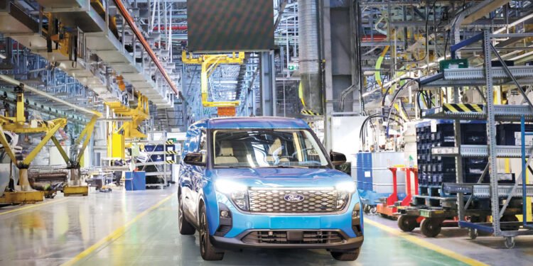 Craiova, economia cu două viteze: Ford domină orașul, energia ține miliardele în picioare, dar numărul angajaților scade