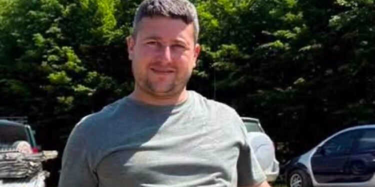Viceprimarul unei comune din Gorj, implicat într-un accident rutier. Mașina a fost scoasă cu tractorul, iar șoferul a plecat acasă