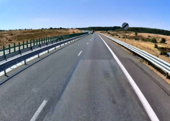 Alertă pentru șoferi pe DEx 12, între Pitești și Craiova: „Este o capcană!” Un camion a ajuns să fie tractat